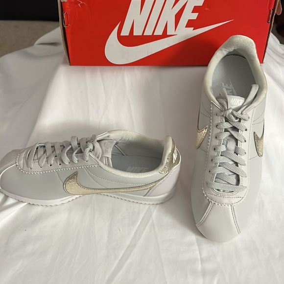 Nike Women’s Classic Cortez Premium - Picture 2 of 12